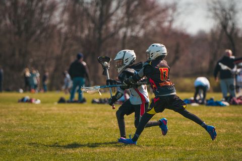 Lightning Lacrosse player celebrating with teammates (4)