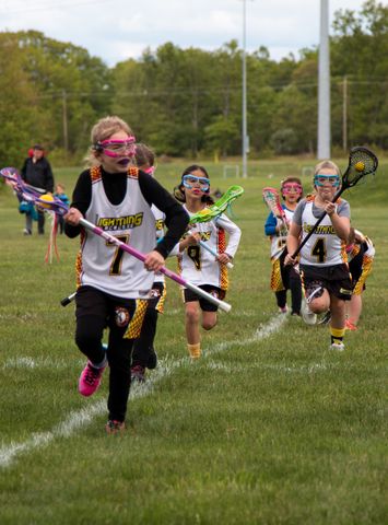 Lightning Lacrosse player celebrating with teammates (24)