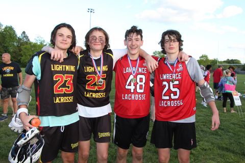 Lightning Lacrosse team huddle on the sideline (27)