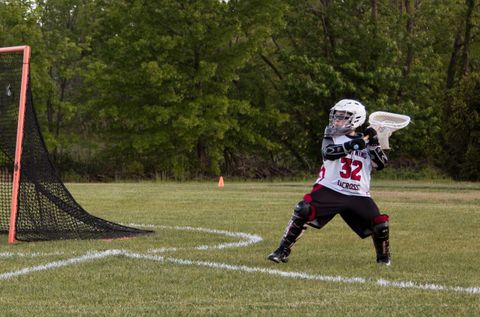 Youth lacrosse action on the field at Community Park (28)