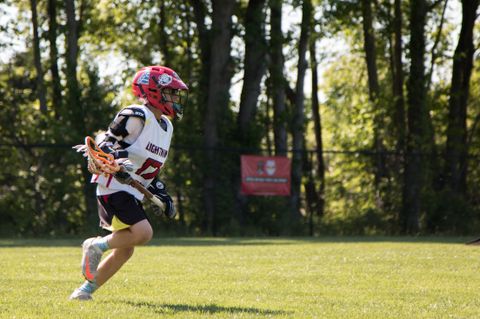 Lightning Lacrosse player celebrating with teammates (29)