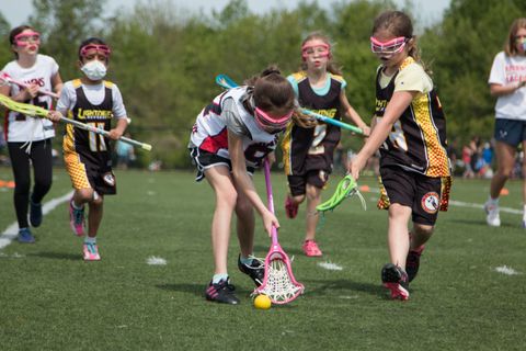 Lightning Lacrosse player celebrating with teammates (34)